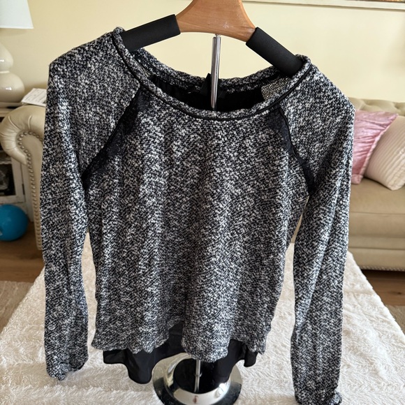 White Black House Market Black and Gray Sweater top - Picture 1 of 8